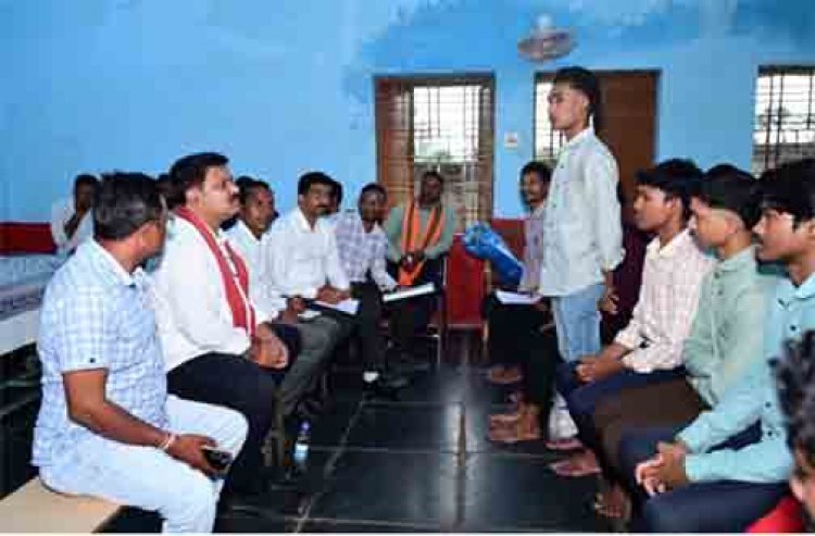 छात्रावासी बच्चों के बीच पहुंचे उप मुख्यमंत्री  विजय शर्मा