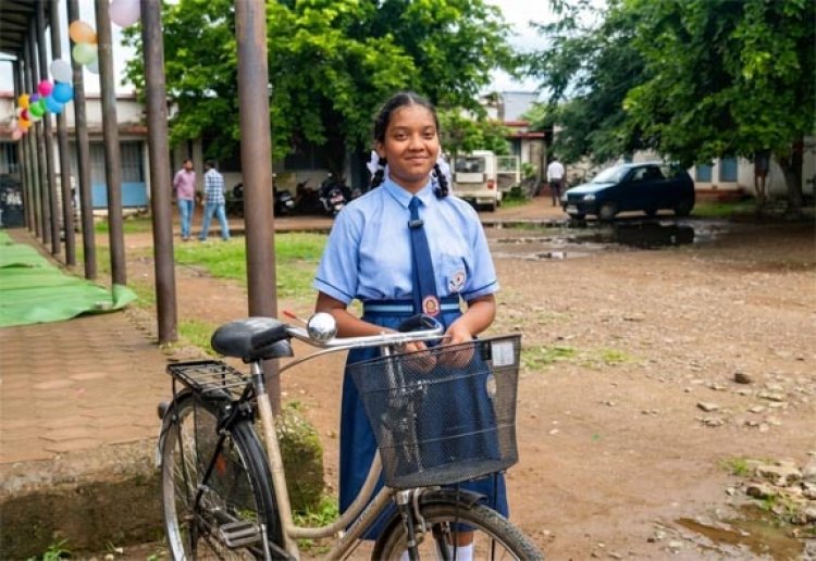 सरस्वती साइकिल योजना से हंसिका के लिए शिक्षा की राह हुई आसान  