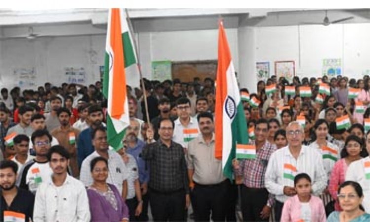 हर नागरिक महसूस करे कि देश उसका है, इसे बेहतर बनाने में अपनी भूमिका निभाए : कलेक्टर