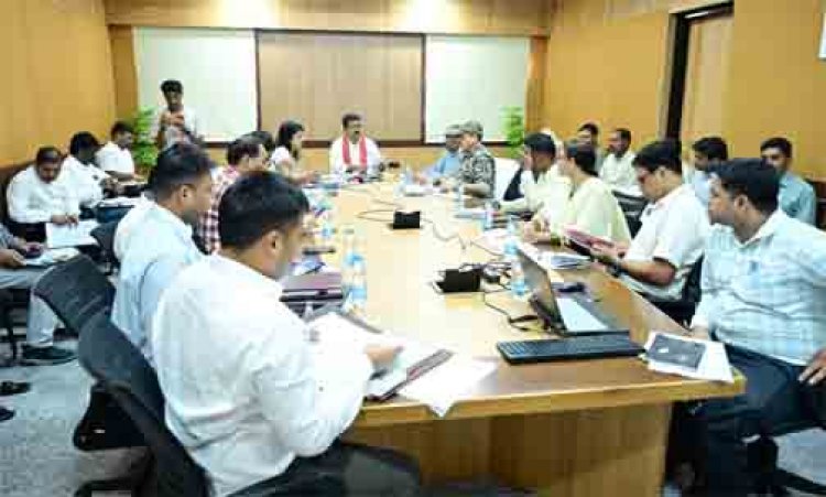 उप मुख्यमंत्री  विजय शर्मा ने पुनर्वास एवं नक्सल प्रभावित परिवारों के लिए संचालित योजनाओं की समीक्षा की