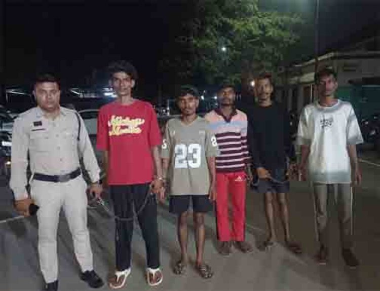 टेकारी में असामाजिक तत्वों के दो गुटों के भिड़ंत में चाकू -तलवार चला , 2 जख्मी , गोढ़ी के 5 आरोपी गिरफ्तार