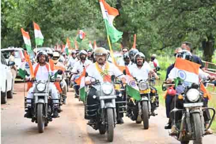तिरंगा यात्रा के दूसरे दिवस माँ दंतेश्वरी की पूजा-अर्चना कर उप मुख्यमंत्री एवं वन मंत्री ने किया यात्रा का शुभारंभ