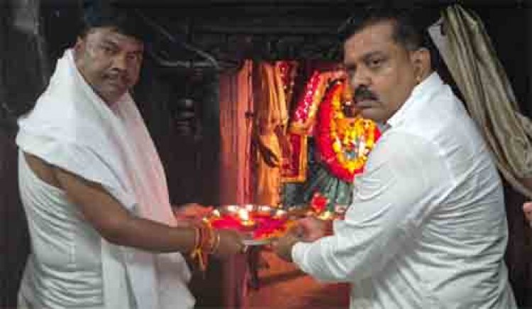 तिरंगा यात्रा के दूसरे दिवस माँ दंतेश्वरी की पूजा-अर्चना कर उप मुख्यमंत्री एवं वन मंत्री ने किया यात्रा का शुभारंभ