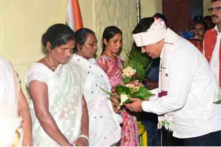झीरम पहुंच उप मुख्यमंत्री विजय शर्मा ने शहीदों को दी श्रद्धांजलि