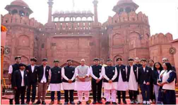 हर भारतीय को अभिभूत किया’, लाल किले पर पहली बार वंदे मातरम की धुन बजाए जाने पर रक्षा मंत्री की प्रतिक्रिया