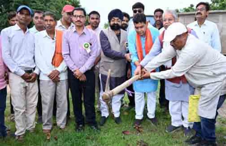 भौतिक प्रगति के साथ अपनी समृद्ध परंपरा और मानवीय मूल्यों को सहेजकर रखना ही सच्चा विकास- टंक राम वर्मा