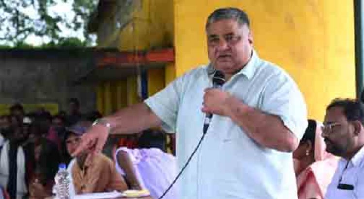 ग्रामीणों की समस्याओं के त्वरित निराकरण के लिए मंत्री राजेश अग्रवाल ने दिए अधिकारियों को निर्देश