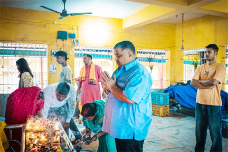 प्राचीन शिव मंदिर में भगवान भोलेनाथ की पूजा-अर्चना 