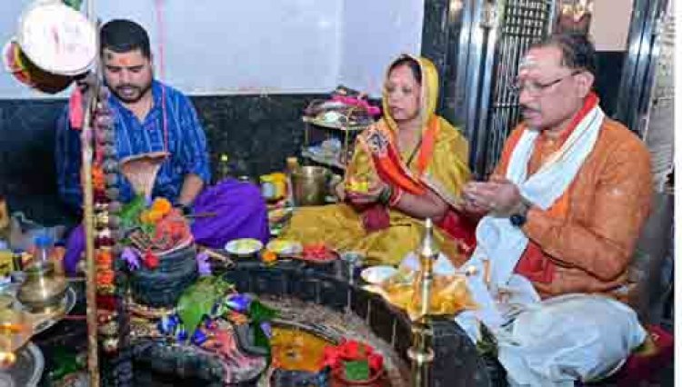 मुख्यमंत्री ने सावन सोमवार और नागपंचमी पर श्री फलेश्वरनाथ महादेव की पूजा-अर्चना की