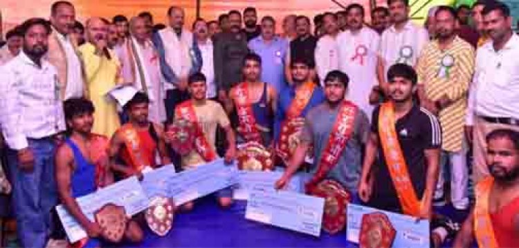 नागपंचमी पर अंबिकापुर में भव्य दंगल कुश्ती प्रतियोगिता