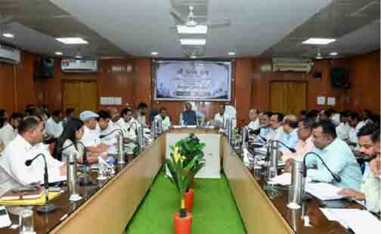 उप मुख्यमंत्री अरुण साव ने विकास कार्यों और योजनाओं के क्रियान्वयन की समीक्षा की