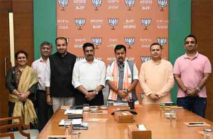 भाजपा राष्ट्रीय अध्यक्ष नितिन नवीन ने ली नवनियुक्त सोशल मीडिया टीम की बैठक
