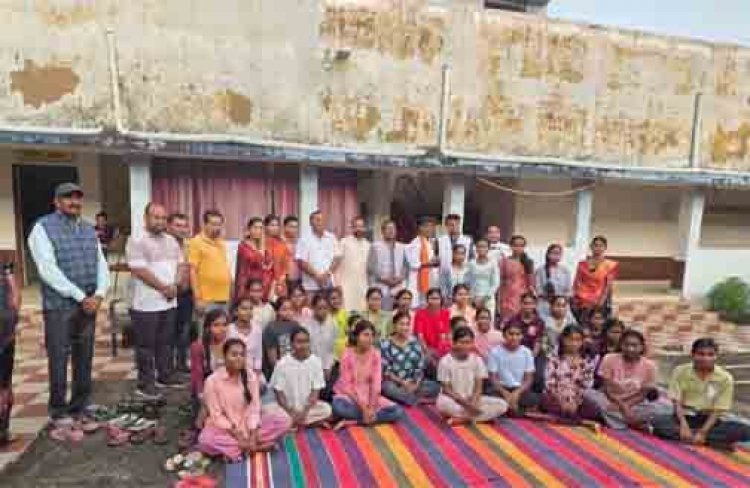 मंत्री रामविचार नेताम ने किया पोस्ट मैट्रिक आदिवासी कन्या छात्रावास का आकस्मिक निरीक्षण