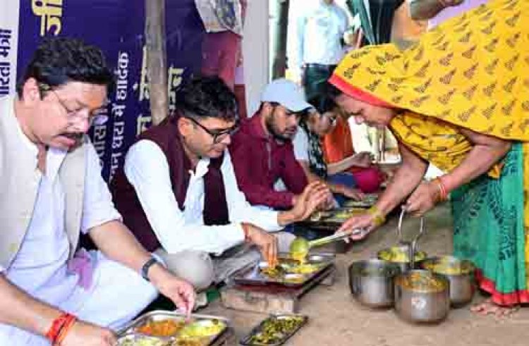 अपनों के बीच जमीन पर बैठकर देसी स्वाद का आनंद, वित्त मंत्री ओपी चौधरी ने कहा—यही हमारी संस्कृति की असली पहचान