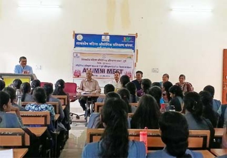 महिला आईटीआई कॉलेज दुर्ग में वित्तीय साक्षरता एवं सायबर जागरूकता शिविर संपन्‍न