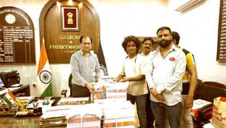 राखी के धागे के साथ ज्ञान का उपहार—बहनों के लिए कलेक्टर और DIG/SSP ने भेंट की अध्ययन सामग्री