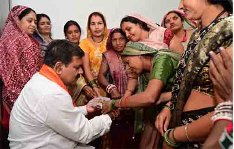 बिहान की दीदियों ने उपमुख्यमंत्री  विजय शर्मा को राखी बांधकर दी बधाई, साझा किए गुजरात भ्रमण के अनुभव