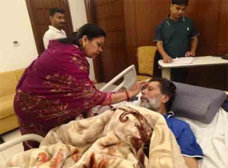 प्रदेश अध्यक्ष किरण देव को रक्षा सूत्र बाँधकर भाजपा सांसद कमलेश जांगड़े ने दीर्घायु एवं यशस्वी जीवन की कामना की