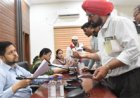 विद्युत पोल लगने के बाद भी नहीं मिला बिजली कनेक्शन, किसानों ने जनदर्शन में लगाई गुहार