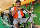 दिव्यांगजन सहयोग कार्यक्रम में बैटरी चलित ट्राइसाइकिल पाकर प्रसन्नचित हुए जीवनलाल