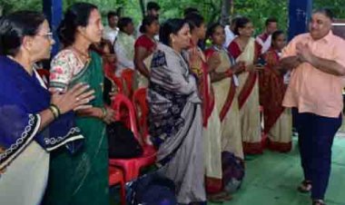 रामगढ़ में मितानिन बहनों से पर्यटन एवं संस्कृति मंत्री ने किया आत्मीय संवाद, समस्याओं और आवश्यकताओं की ली जानकारी
