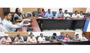 नगरीय क्षेत्रों में पंडाल एवं अस्थाई संरचना निर्माण को लेकर कलेक्टर की अध्यक्षता में बैठक संपन्न