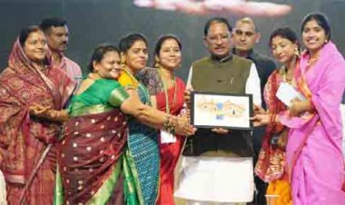 बहतराई स्टेडियम में गूंजा तीजा तिहार का उल्लास, मुख्यमंत्री साय ने बहनों संग साझा की पर्व की खुशियां