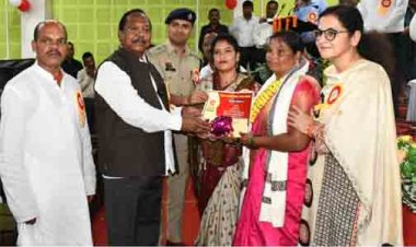 शिक्षक केवल पाठ्यक्रम पूरा कराने वाला व्यक्ति नहीं, बल्कि एक पूरी पीढ़ी के चरित्र और सोच का निर्माताः मंत्री श्री नेताम