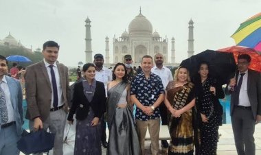 ब्रिक्स देशों के मुख्य न्यायाधीशों सहित 65 सदस्यीय प्रतिनिधिमंडल ने बारिश के बीच ताजमहल देखा