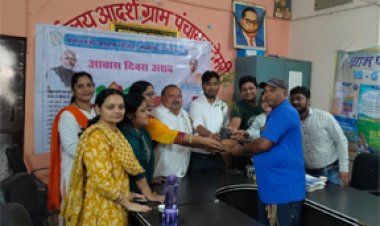 आवास दिवस पर डमरू लाल ध्रुव का आवास का सपना हुआ पूरा, किया गया सम्मानित