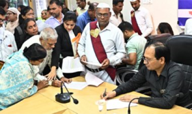 कलेक्टर ने जनदर्शन में सुनी लोगों की समस्याएं