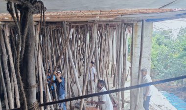 नक्शा स्वीकृति के विपरीत द्वितीय तल पर किये गये निर्माण को हटाया