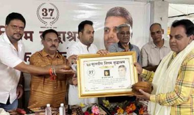 कुलदीप निगम वृद्धाश्रम के 37 वर्ष पूर्ण होने पर वरिष्ठ पत्रकारों एवं समाजसेवियों का सम्मान
