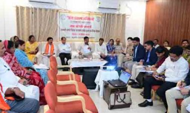प्रभारी मंत्री गजेन्द्र यादव ने सेवा संकल्प अभियान की तैयारी के संबंध में ली बैठक