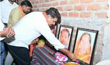 उप मुख्यमंत्री विजय शर्मा ने महाराष्ट्र सड़क हादसे में मृतकों के परिजनों से मिलकर व्यक्त की संवेदना