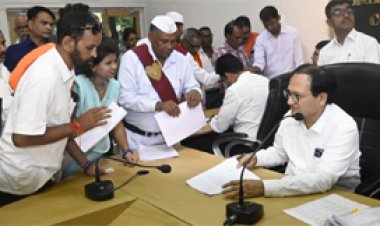 कलेक्टर ने जनदर्शन में सुनी लोगों की समस्याएं