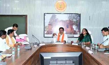 उप मुख्यमंत्री  विजय शर्मा ने कबीरधाम के गौसेवकों एवं अधिकारियों की ली बैठक