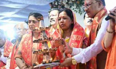 सवा लाख ‘आशीर्वाद के दीपों’ से जगमगाया खारुन तट, प्रधानमंत्री नरेंद्र मोदी के स्वस्थ और दीर्घायु जीवन के लिए हुई महाआरती