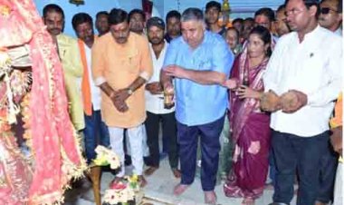 मंत्री राजेश अग्रवाल ने कवर्धा में सिद्धेश्वर महादेव और संकट मोचन हनुमान मंदिर में की पूजा-अर्चना