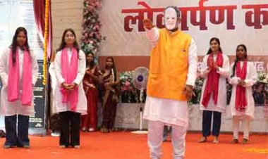 नमो सेवा-अनकही कहानियां : छात्रों ने प्रधानमंत्री श्री नरेन्द्र मोदी के 25 वर्षों की सेवा यात्रा का किया मंचन