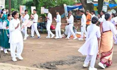 सेवा संकल्प अभियान के तहत नुक्कड़ नाटक और रंगोली से विद्यार्थियों ने दिया जागरूकता एवं राष्ट्र निर्माण का संदेश