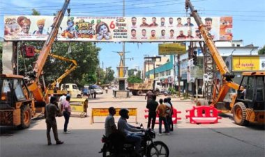 सुगम एवं सुरक्षित यातायात के लिए चंद्रा मौर्या चौक से प्रवेश द्वार हटाया गया