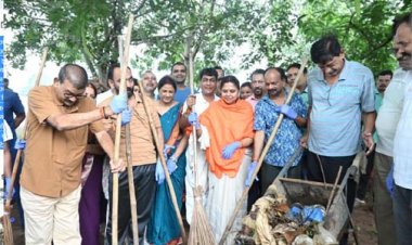 सेवा संकल्प अभियान के तहत बंधवा तालाब में स्वच्छता अभियान एवं वृक्षारोपण