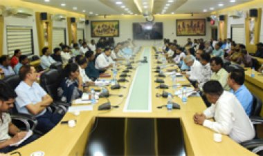 उद्योगों की जरूरत के अनुरूप युवाओं को मिले प्रशिक्षण, रोजगार के बढ़ें अवसर : कलेक्टर