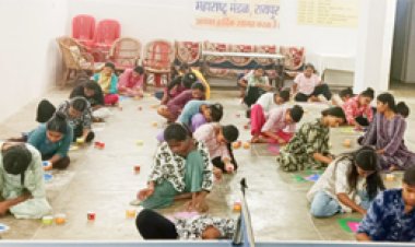 दिव्यांग बालिका विकास गृह की बच्चियों ने बनाई रंगोली, ड्राइंग