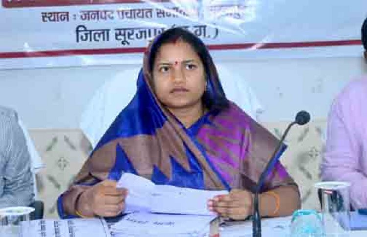 मंत्री लक्ष्मी राजवाड़े ने सूरजपुर और भैयाथान में विकासखंड स्तरीय समीक्षा बैठकों में योजनाओं की प्रगति की समीक्षा की