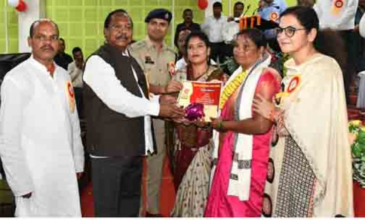 शिक्षक केवल पाठ्यक्रम पूरा कराने वाला व्यक्ति नहीं, बल्कि एक पूरी पीढ़ी के चरित्र और सोच का निर्माताः मंत्री श्री नेताम