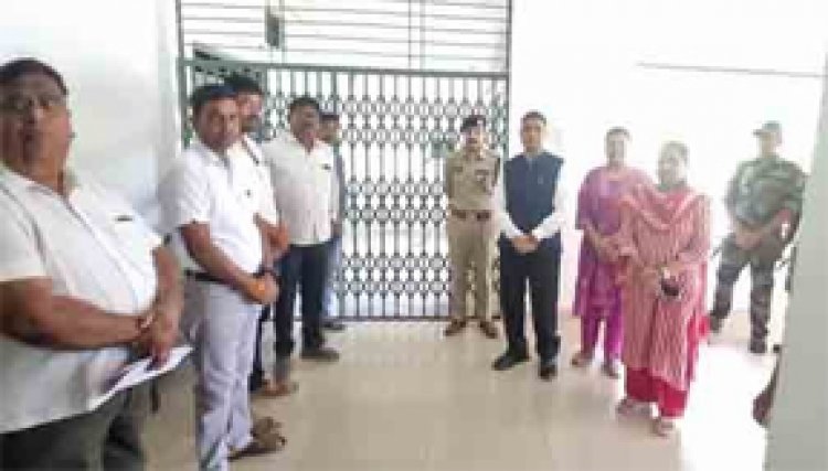 राजनैतिक दल के प्रतिनिधियों की उपस्थिति में ईव्हीएम वेयर हॉउस का किया गया निरीक्षण