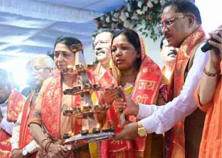 सवा लाख ‘आशीर्वाद के दीपों’ से जगमगाया खारुन तट, प्रधानमंत्री नरेंद्र मोदी के स्वस्थ और दीर्घायु जीवन के लिए हुई महाआरती
