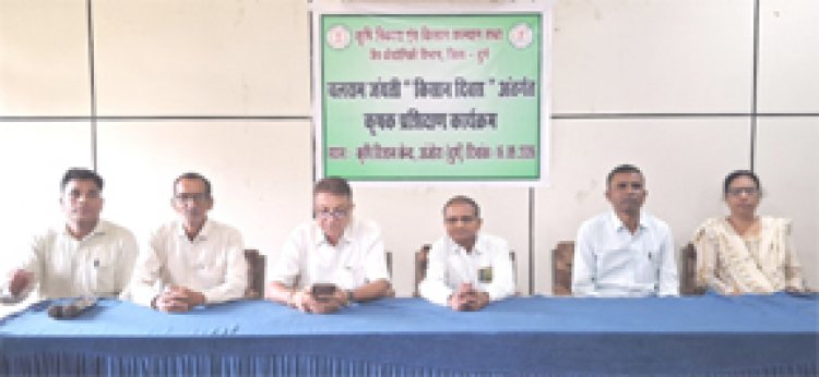 0- कृषकों को फसल विविधीकरण और कीट प्रबंधन पर दी गई जानकारी